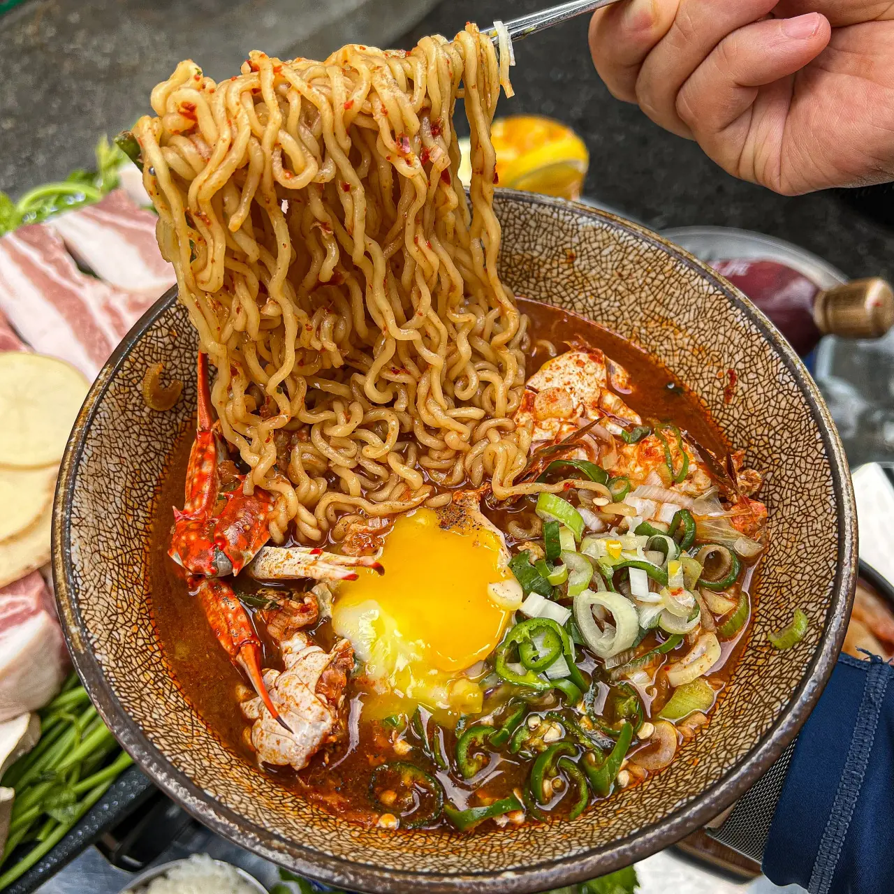 꽃게를 통째로 넣은 꽃게 라면 — Kim Sukseong Hongdae, aged-meat Korean BBQ at a Hongdae restaurant in Seoul (홍대 맛집)
