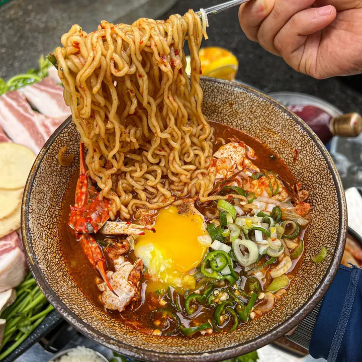 꽃게 라면 Blue Crab Ramen — 식사 · 김숙성 홍대점 홍대 맛집 Korean BBQ menu
